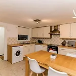 Large Stunning City Centre House With Cinema Room