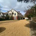 Pristine 2 Bedroom Apartment With Off Street Parking