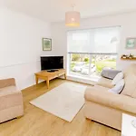 Cosy City Centre Apartment With Parking