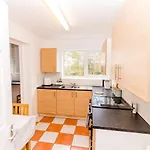 Cosy City Centre Apartment With Parking
