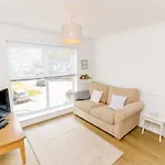 Cosy City Centre Apartment With Parking