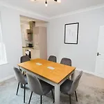 Newly Refurbished House - 10 Minute Walk From City Centre