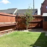 Queens Lodge - Beautiful Modern House With Free Parking - Marvello Properties