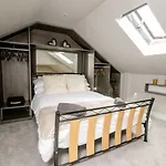 Unique 1 Bed Mezzanine / City Center