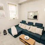Unique 1 Bed Mezzanine / City Center