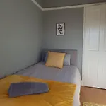 Stylish 5 Bedroom House With Comfy Living Space