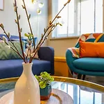Host & Stay - Corner Cottage