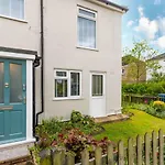 Host & Stay - Corner Cottage