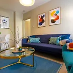 Host & Stay - Corner Cottage