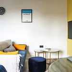 Funky Flat - City Centre - Free Parking
