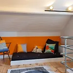 1960S Inspired City Centre Apartment For 4 With Parking