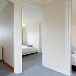 Lovely 3 Bedroom House With Free Parking & Garden