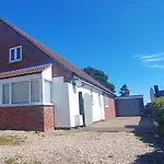 Lyndale House - North Norwich Suburbs