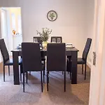 Amorly House - Sleeps 8 Free Permit Parking Big Spacious With Games Room