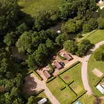 Deer\'S Glade Caravan & Camping Park