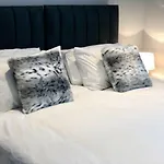 No 20 City Central Flat