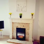 Beautiful Cosy Home On Quiet Street Close To City Centre