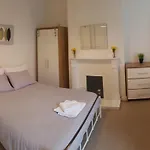 Beautiful Cosy Home On Quiet Street Close To City Centre