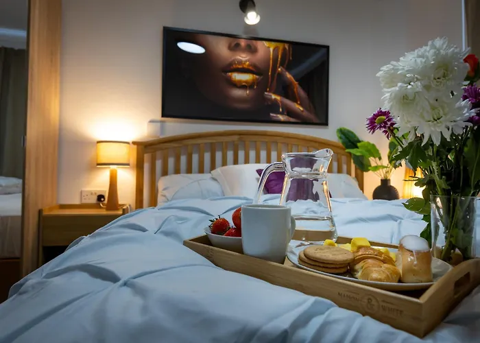 Epiphany Homes - 4 Bedroom House In Norwich - Contractor Friendly - Close To Airport And Hospital