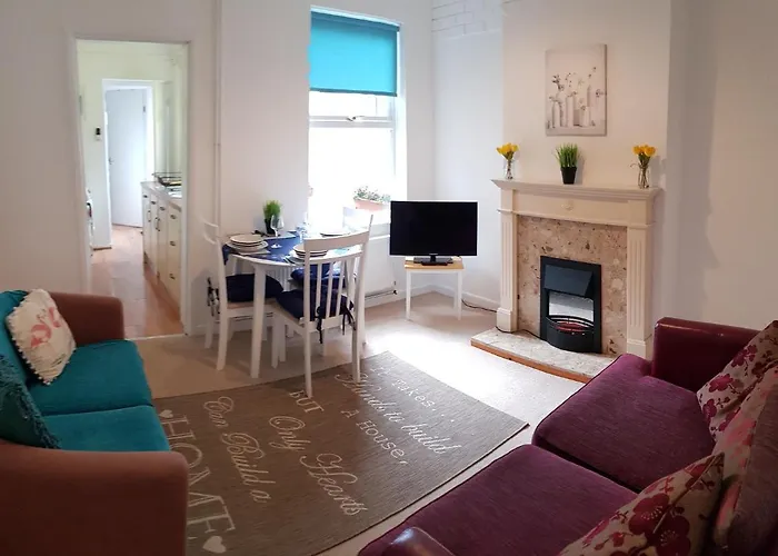 Beautiful Cosy Home On Quiet Street Close To City Centre