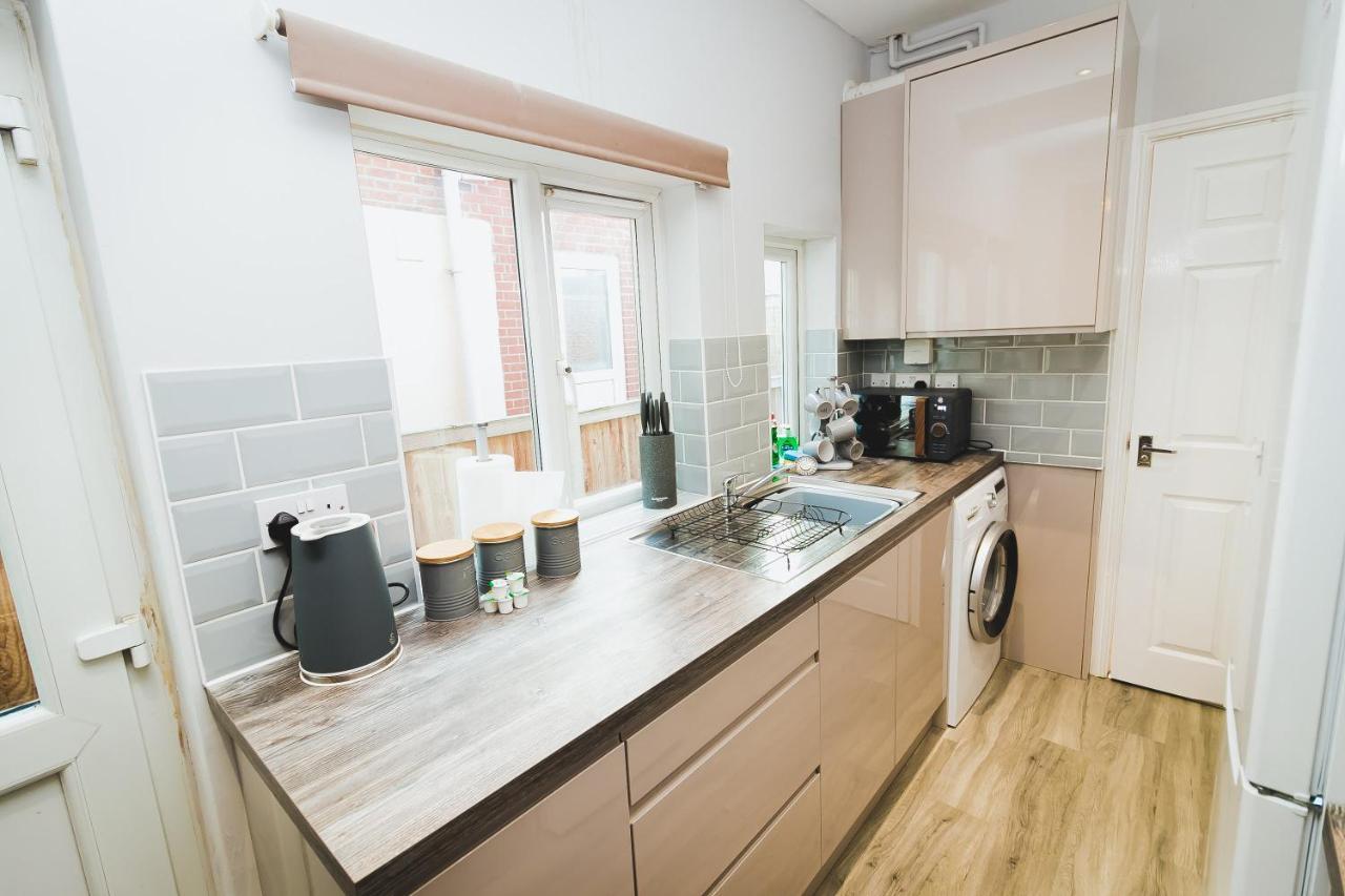 Newly Refurbished House - 10 Minute Walk From Centre Holiday home