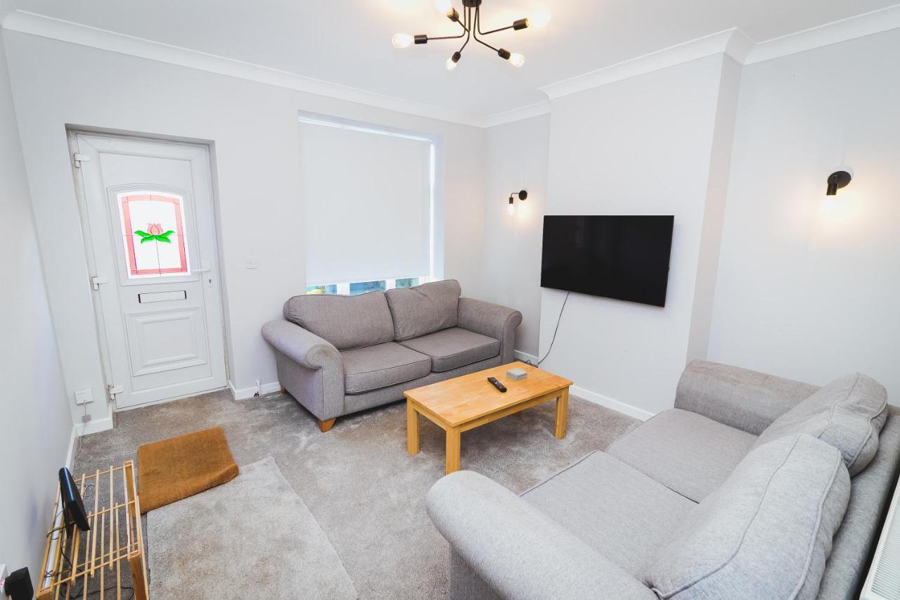 Newly Refurbished House - 10 Minute Walk From Centre