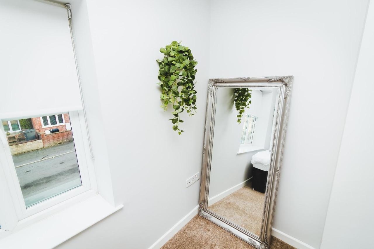 Newly Refurbished House - 10 Minute Walk From Centre *