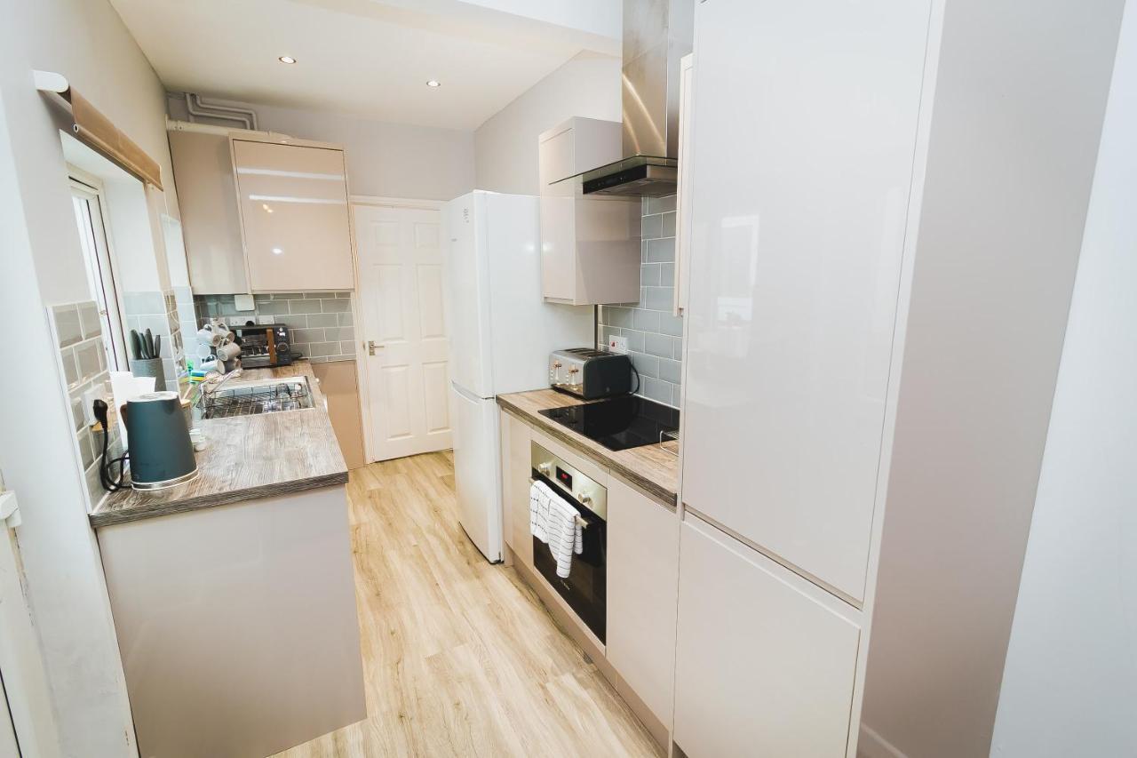 Newly Refurbished House - 10 Minute Walk From Centre Holiday home *