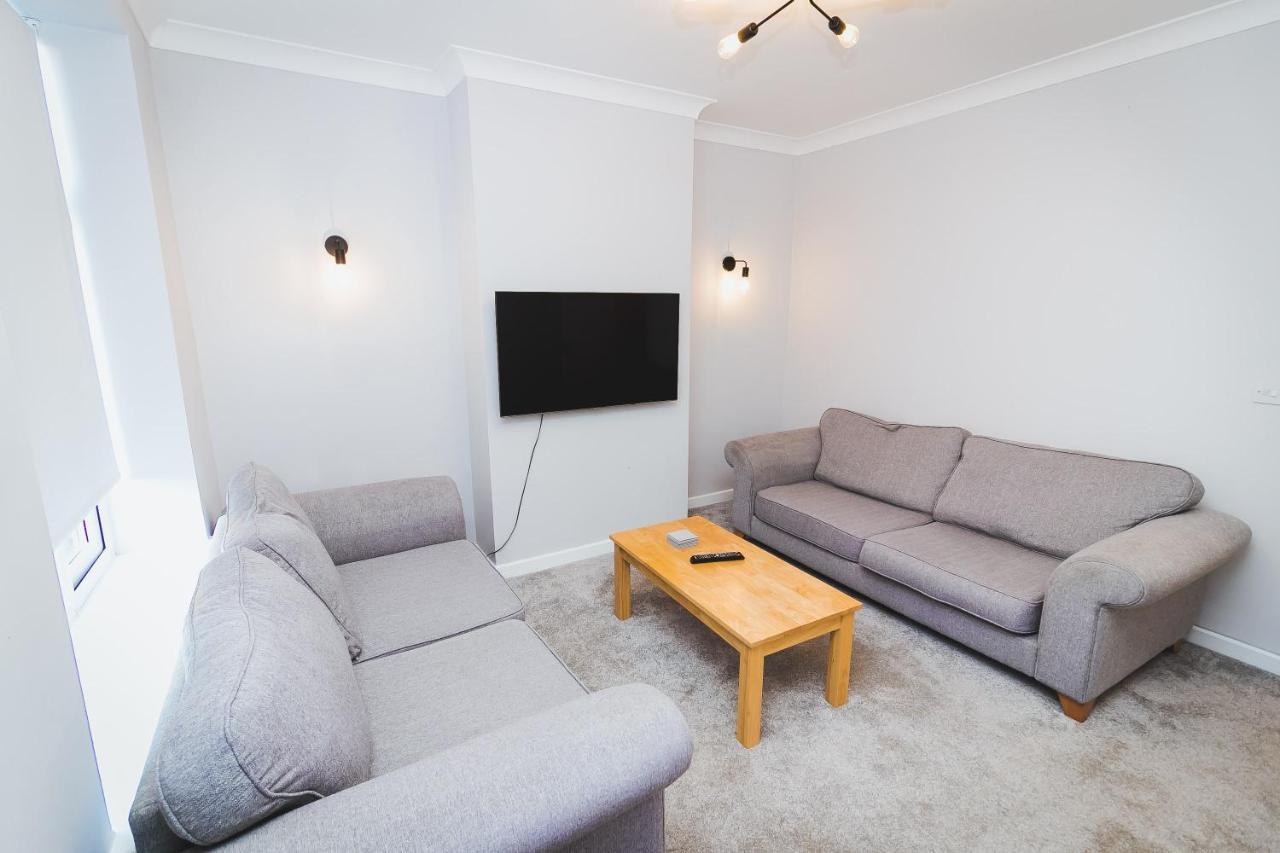 Newly Refurbished House - 10 Minute Walk From Centre Holiday home *