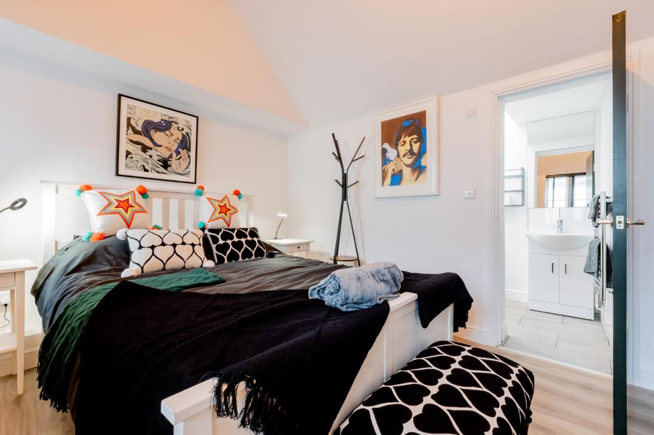 Large Modern 2 Bedroom Queen Street *