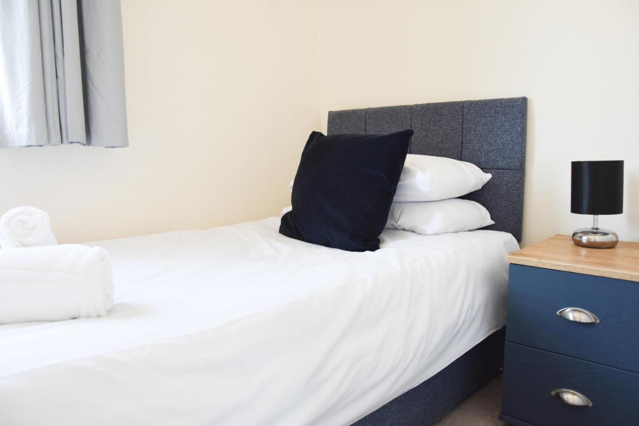 Holiday home Queens - Beautiful Modern House With Free Parking - Marvello *
