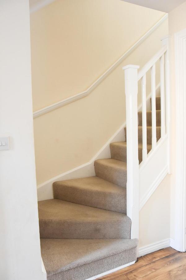 Holiday home Queens - Beautiful Modern House With Free Parking - Marvello *