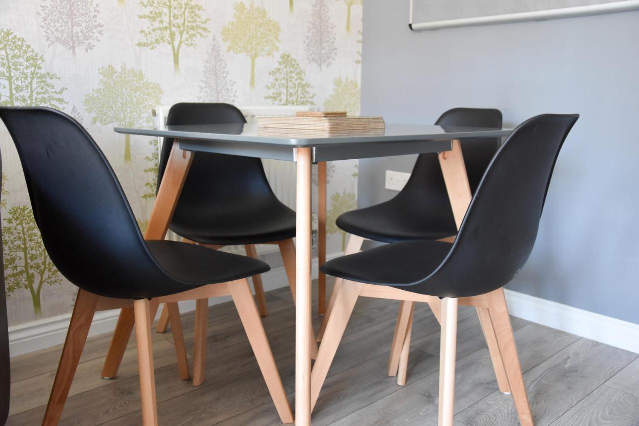 Holiday home Queens - Beautiful Modern House With Free Parking - Marvello *