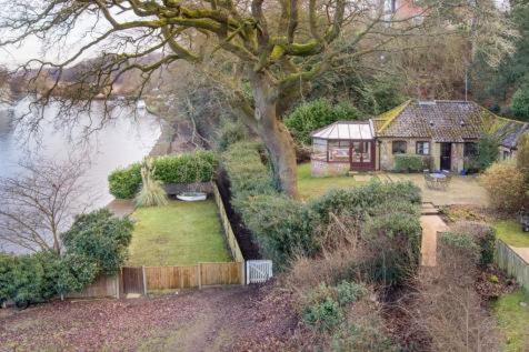 Holly Holiday home *
