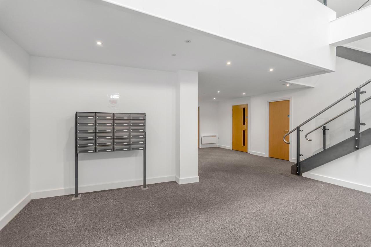 Furnished Modern Flat Steps From Castle Apartment