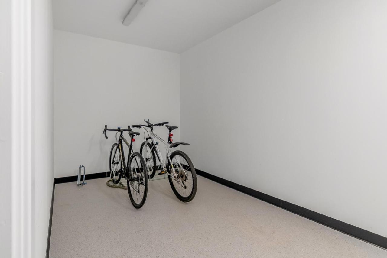 Apartment Furnished Modern Flat Steps From Castle *