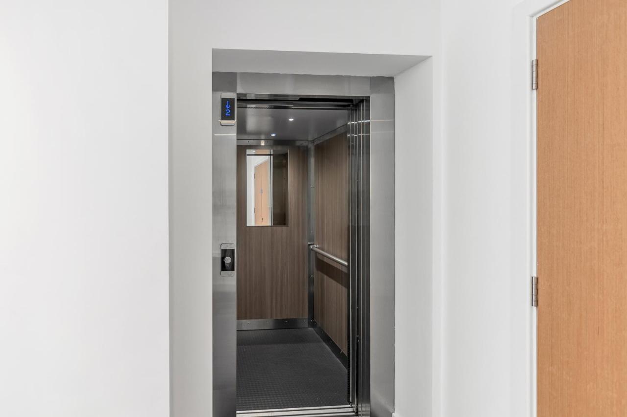 Furnished Modern Flat Steps From Castle Apartment