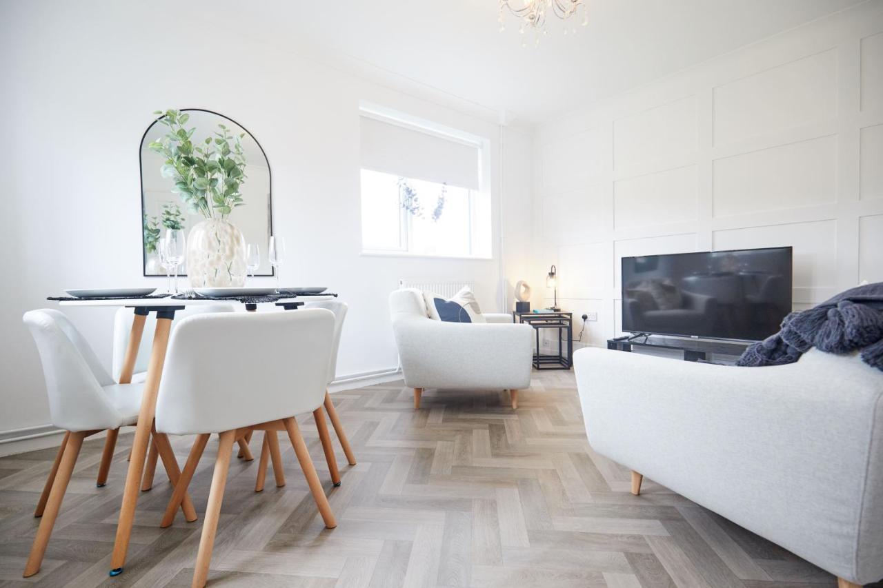 Stylish 2 Bed With Beautiful Garden *