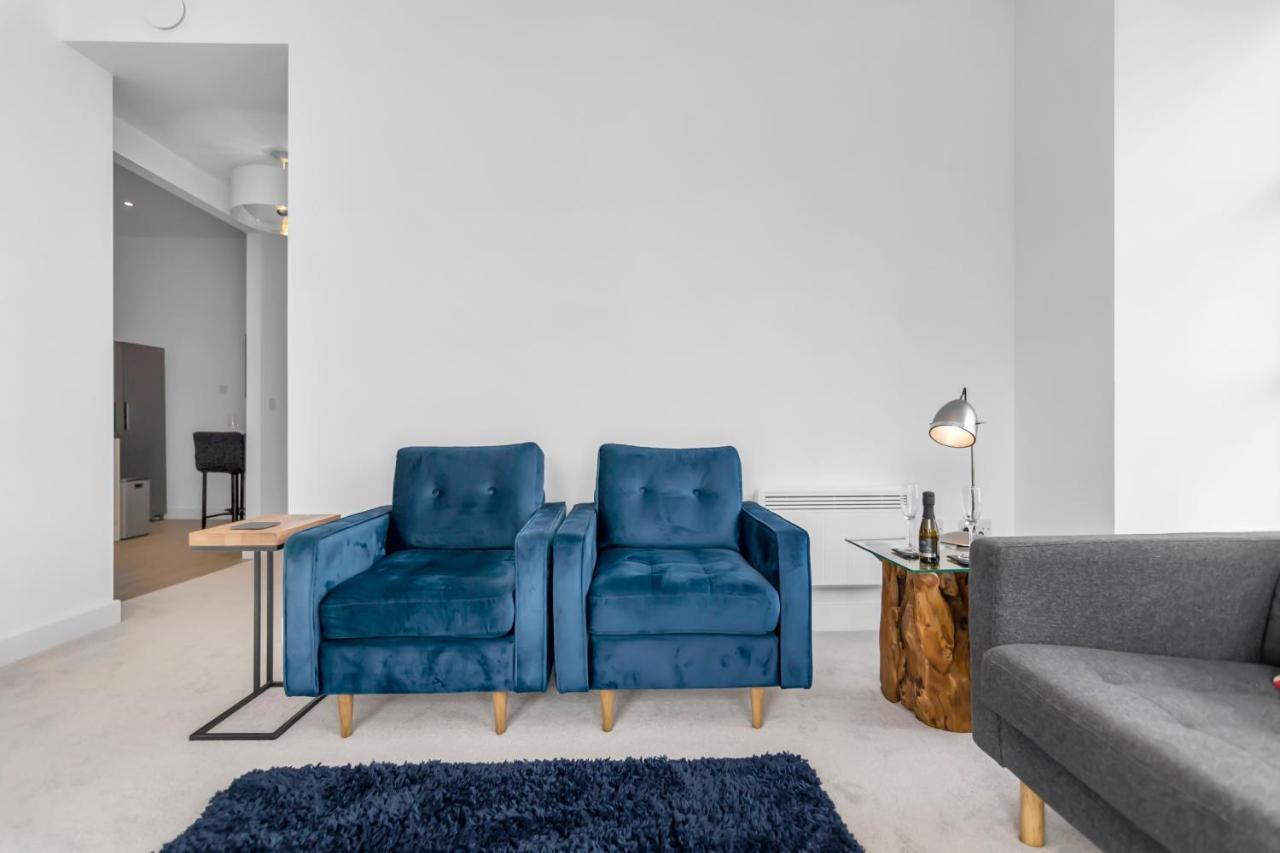 Furnished Modern Flat Steps From Castle *