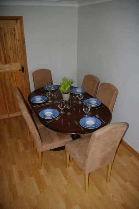 Lovely 3 Bedroom House With Free Parking & Garden * NWI