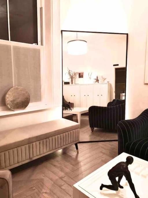 Apartment, 2 Min Walk To Centre. *