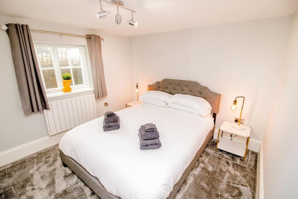 Spacious 2 Bed Centre With Parking Apartamento *
