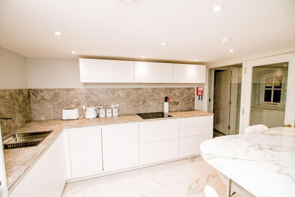 Apartamento Spacious 2 Bed Centre With Parking *