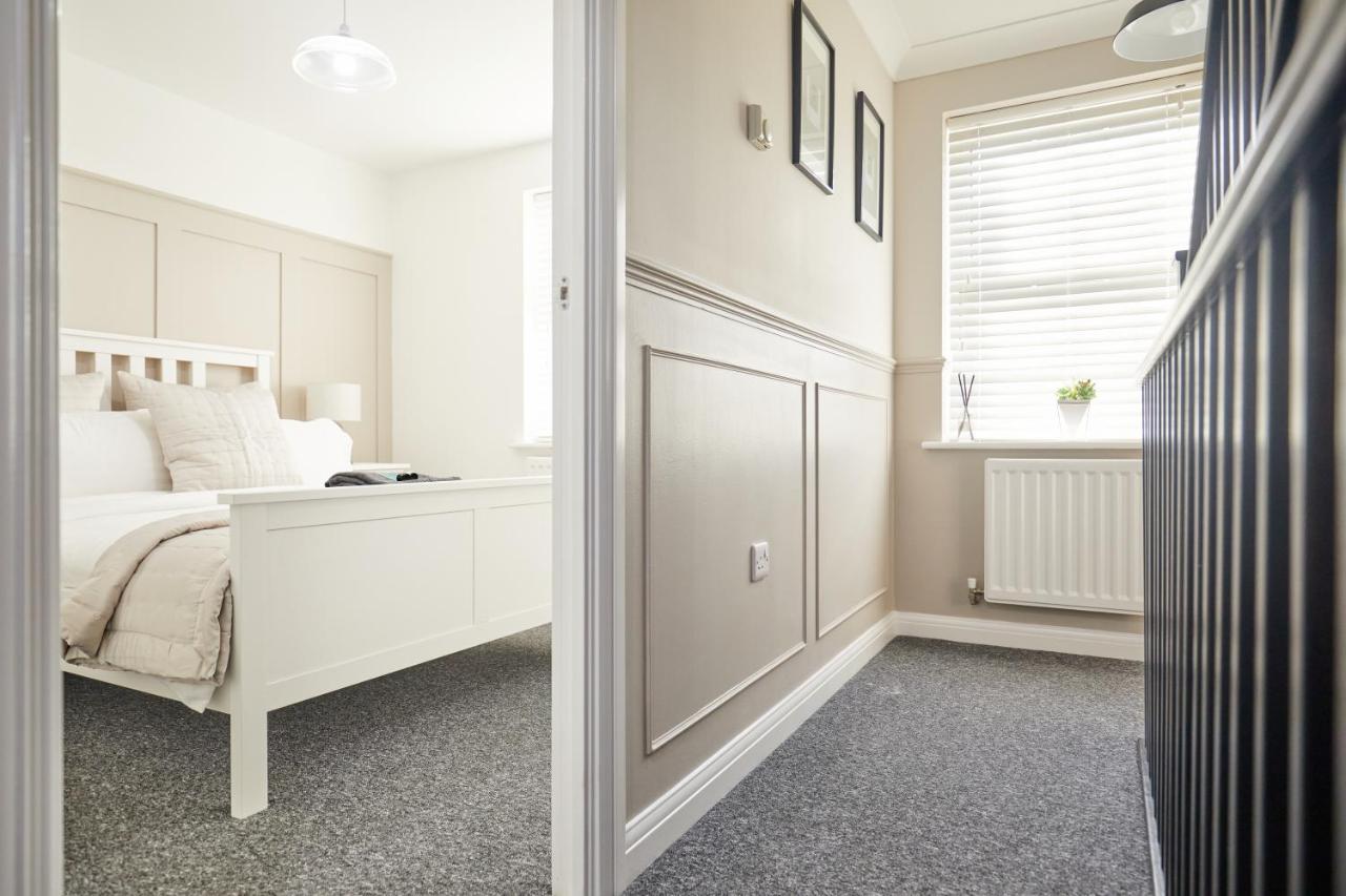 Luxurious And Modern 3 Bed Townhouse With Parking Holiday home *