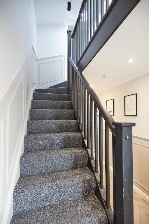 Holiday home Luxurious And Modern 3 Bed Townhouse With Parking