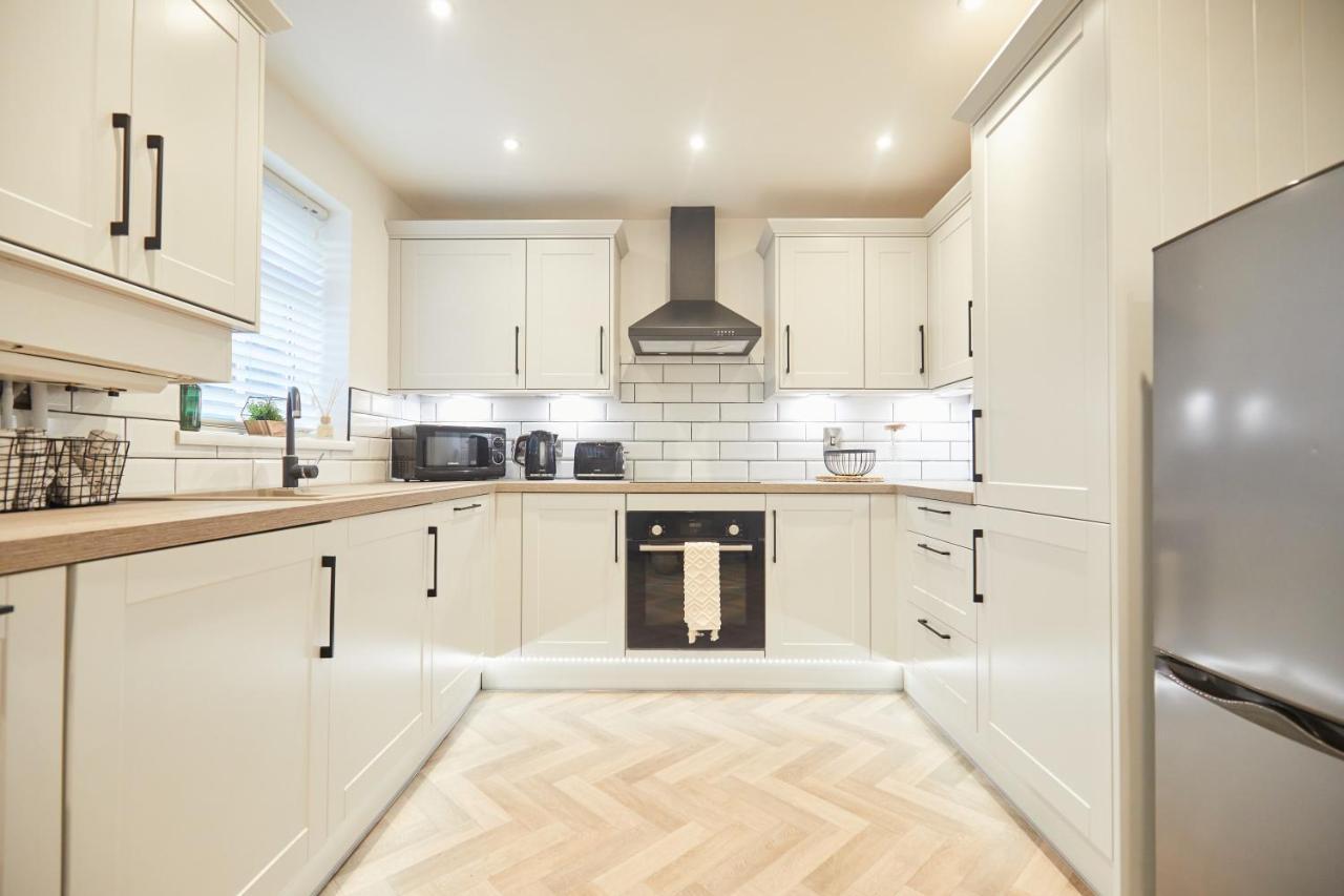 Holiday home Luxurious And Modern 3 Bed Townhouse With Parking *