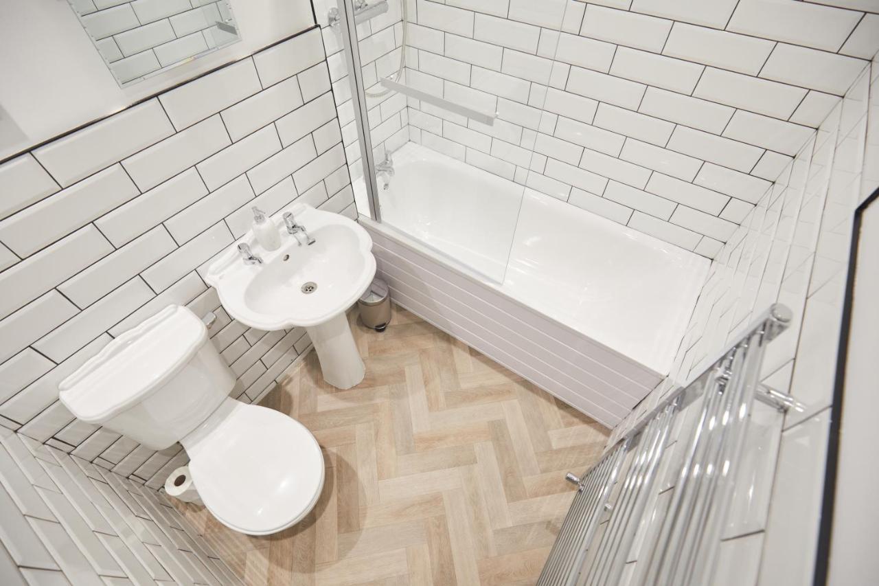 Luxurious And Modern 3 Bed Townhouse With Parking Holiday home