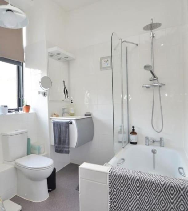 Contractor And Family Friendly Grade Ii Townhouse- 3 Bedrooms- Free Parking Holiday home Norwich