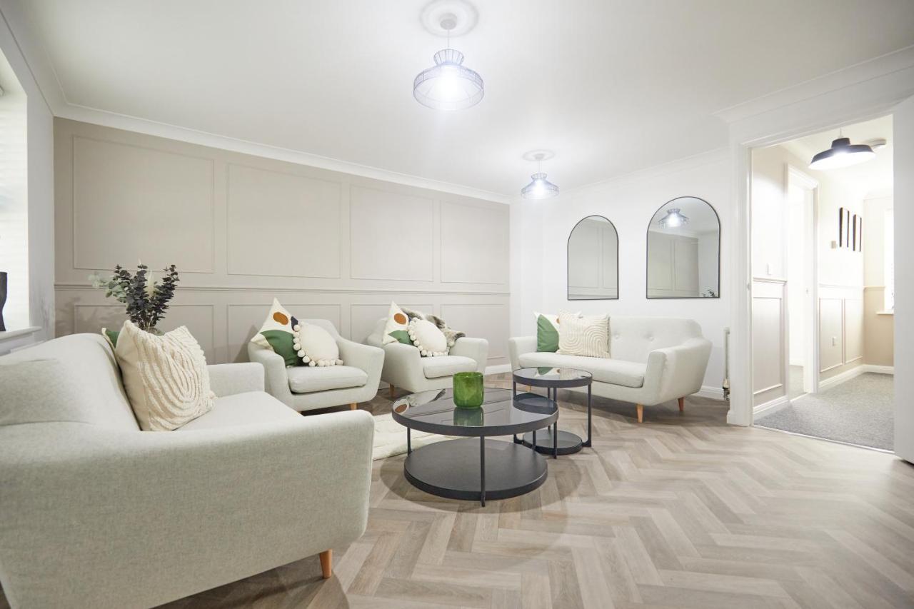 Holiday home Luxurious And Modern 3 Bed Townhouse With Parking *