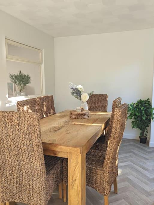 Seaside Cottage, 8min Walk To Beach. Dog Friendly. Casa de férias